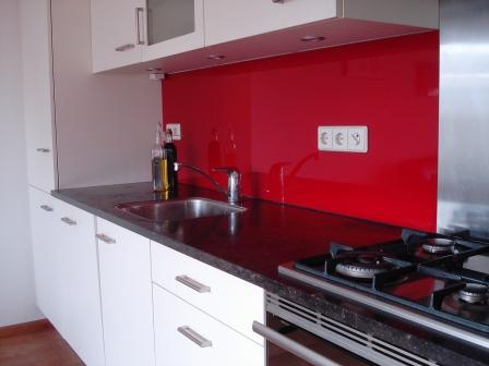 glazen keukenwand rood